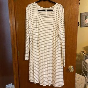 Old Navy Soft Knit Long Sleeve Dress